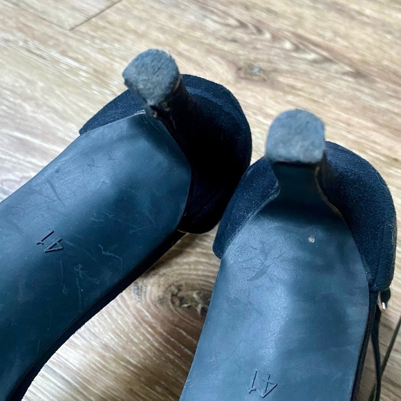 EUC H&M Faux Suede Closed Ankle & Peep Toe Strapy 3" Heel Size 9.5 - Picture 6 of 8